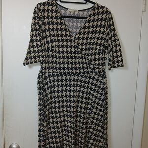 Sandra Darren Black and Cream Patterned Midi Dress